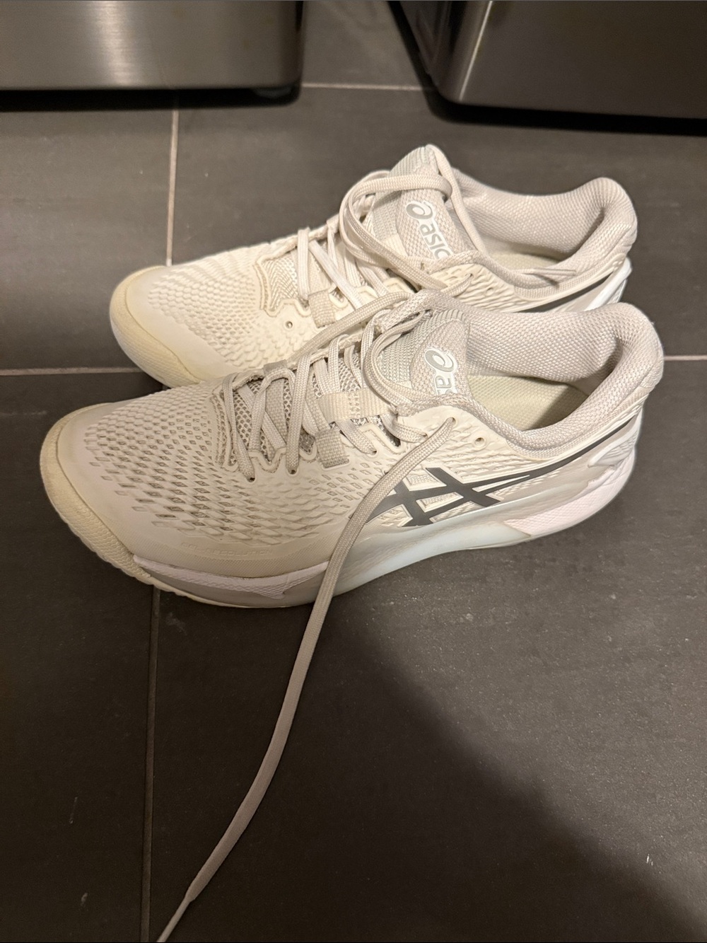 ASICS Women’s Off-White/Light Gray resolution 9 tennis Shoes
